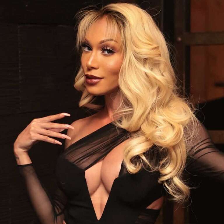 Country Girl Turned Glamour Girl Mia Isabella Remembers Dolly Parton